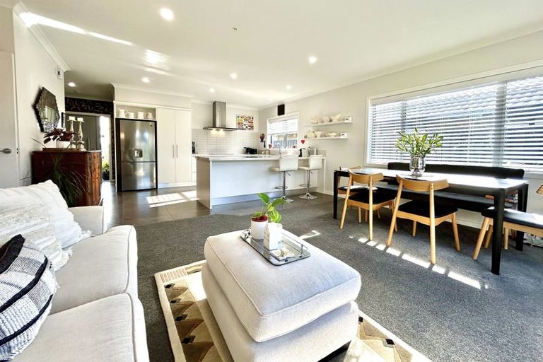 Photo of property in 72 Eriksen Road, Te Awa, Napier, 4110