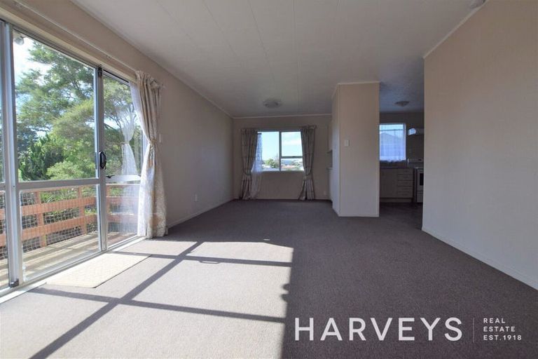 Photo of property in 11 Mile Place, Henderson, Auckland, 0612