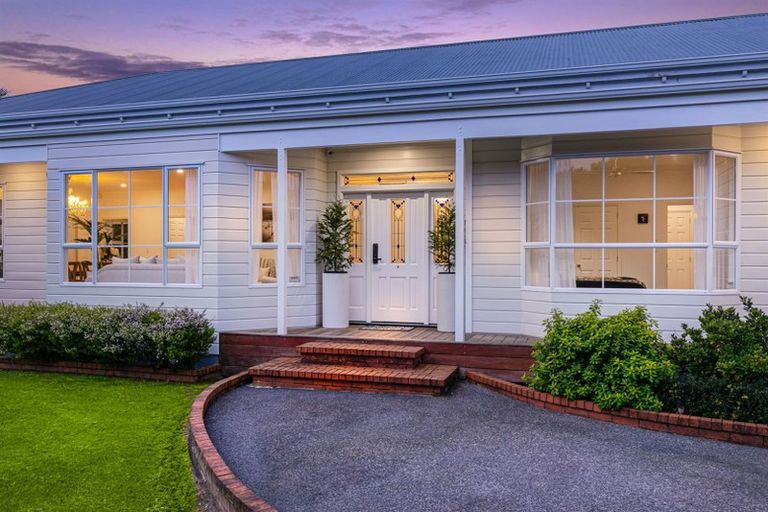 Photo of property in 27 Almond Grove, Greenhithe, Auckland, 0632