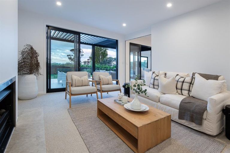 Photo of property in 18a Eastcliffe Road, Castor Bay, Auckland, 0620