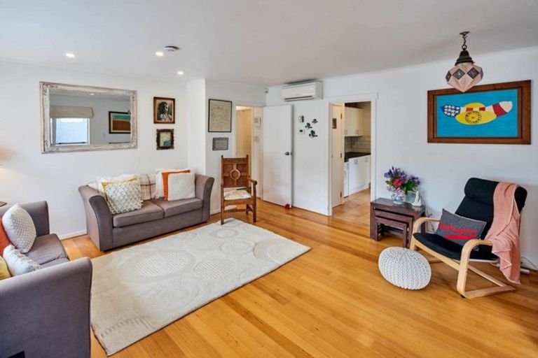 Photo of property in 1 Ferry Street, Seatoun, Wellington, 6022