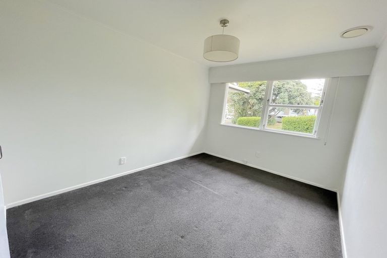 Photo of property in 10 Aplin Place, Birkdale, Auckland, 0626