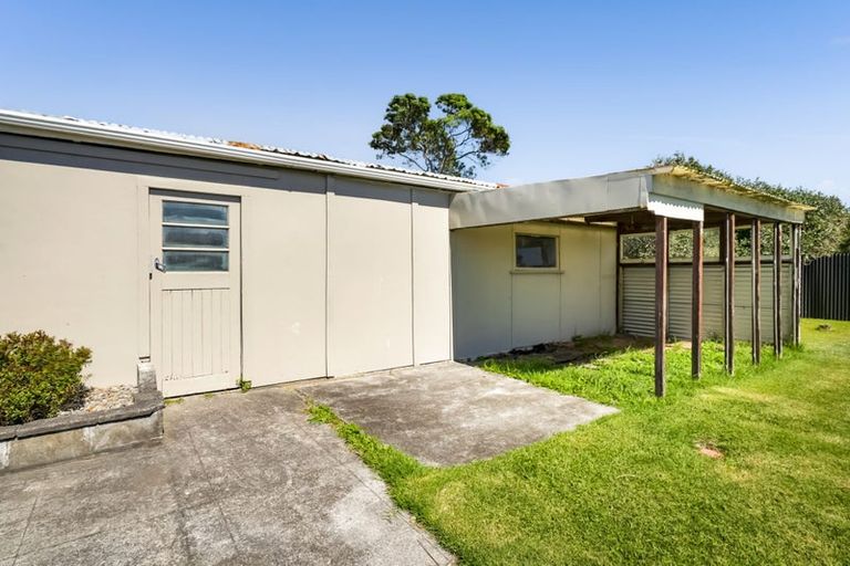 Photo of property in 382 South Road, Omata, New Plymouth, 4374