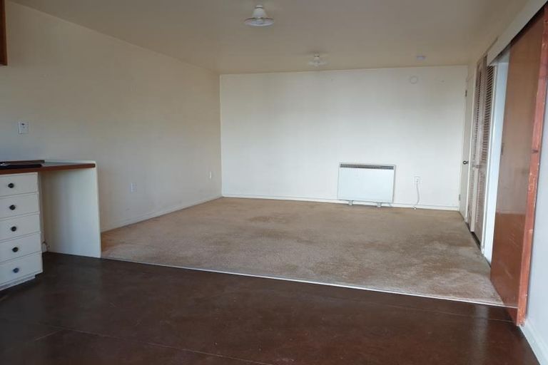 Photo of property in 2 Manitoba Place, Kingston, Wellington, 6021