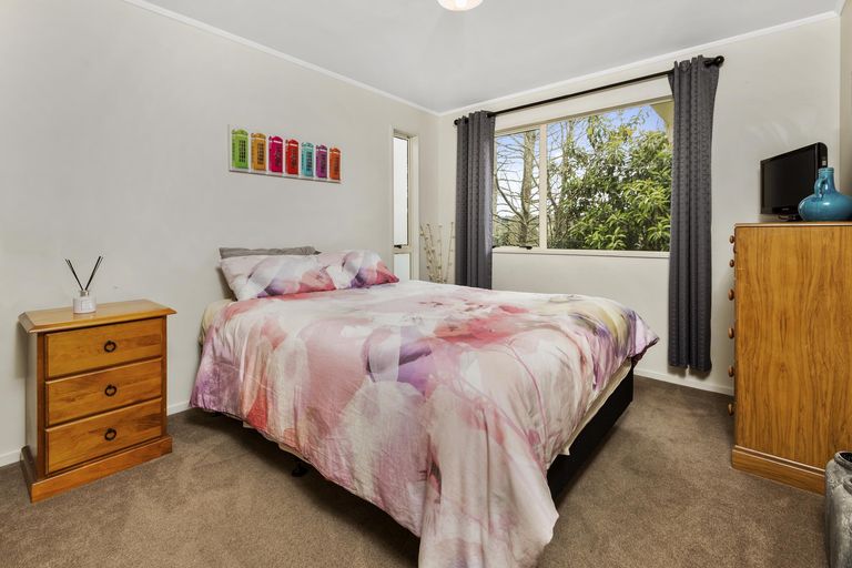 Photo of property in 21 Clifford Road, Pukekohe, 2678