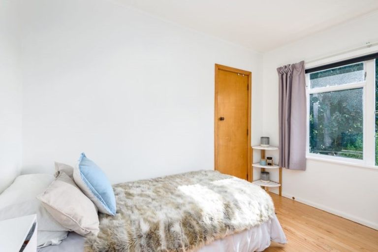 Photo of property in 37 Kowhai Terrace, Saint Martins, Christchurch, 8022