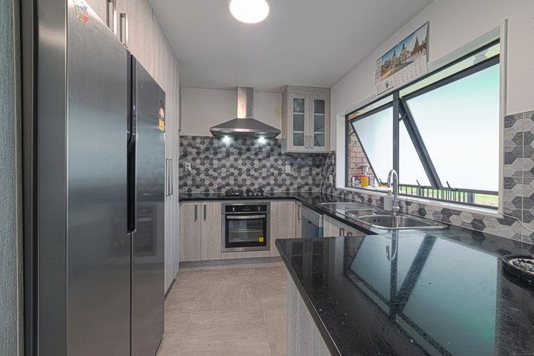 Photo of property in 52d Arimu Road, Papakura, 2110