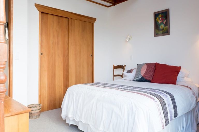 Photo of property in 21 Du Fresne Place, Russell, 0202