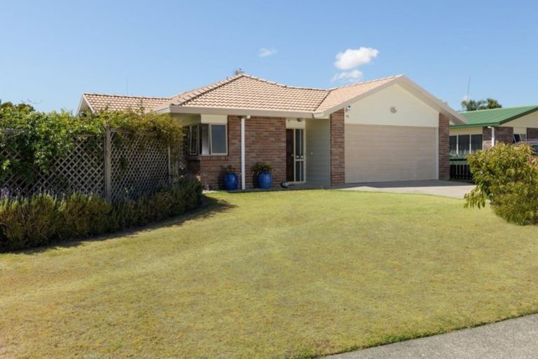 Photo of property in 5 Checketts Place, Papamoa Beach, Papamoa, 3118