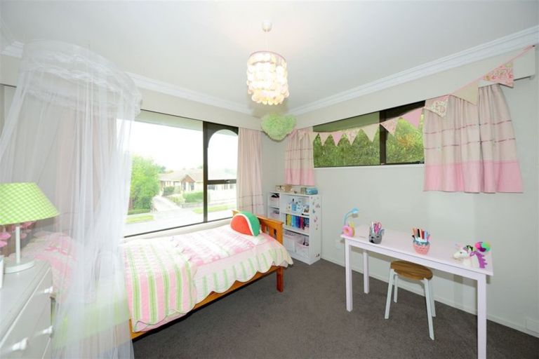 Photo of property in 58 Karnak Crescent, Russley, Christchurch, 8042