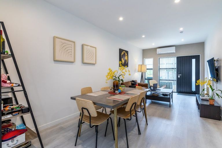 Photo of property in 10/66 Clayburn Road, Glen Eden, Auckland, 0602