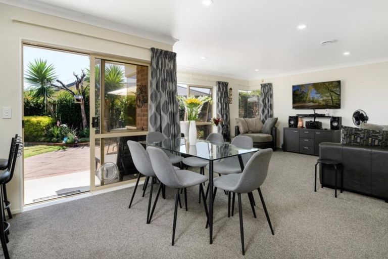 Photo of property in 5 Checketts Place, Papamoa Beach, Papamoa, 3118