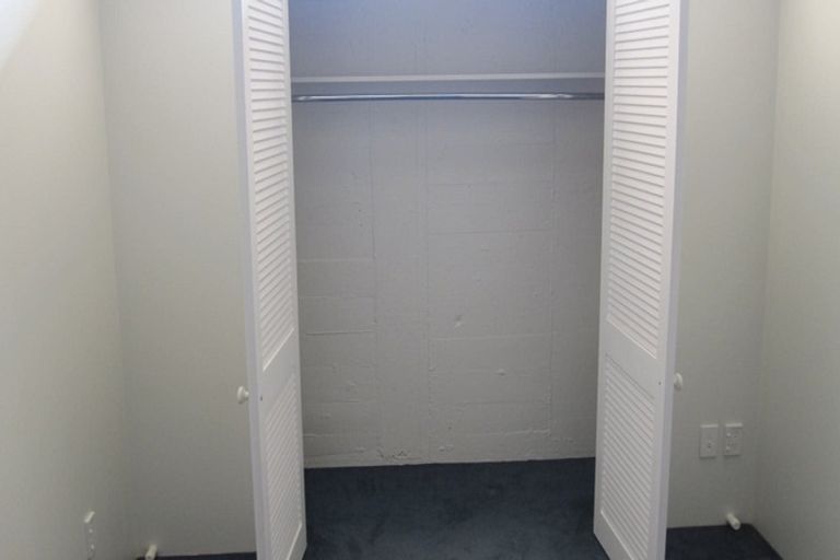 Photo of property in Endeavour Apartments, 13/125 Thorndon Quay, Pipitea, Wellington, 6011