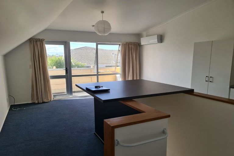 Photo of property in 2/7 Division Street, Riccarton, Christchurch, 8041