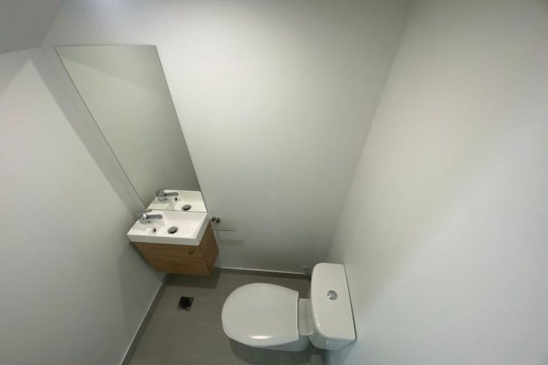 Photo of property in 77 Huri Street, Mangere Bridge, Auckland, 2022