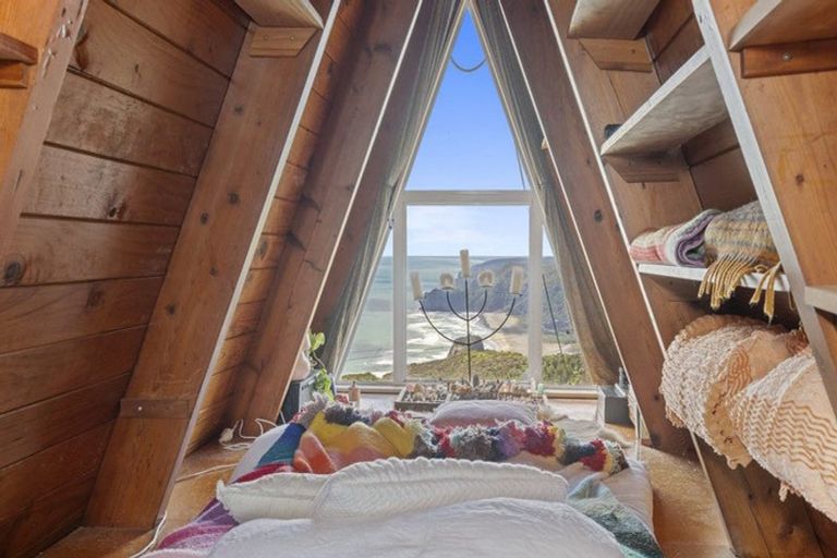 Photo of property in 4 Log Race Road, Piha, New Lynn, 0772