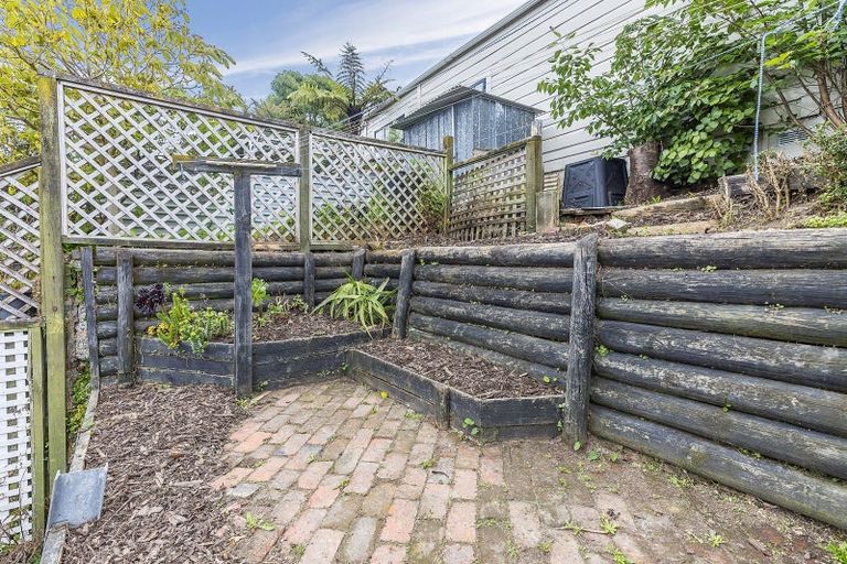 Photo of property in 26 Edinburgh Terrace, Berhampore, Wellington, 6023
