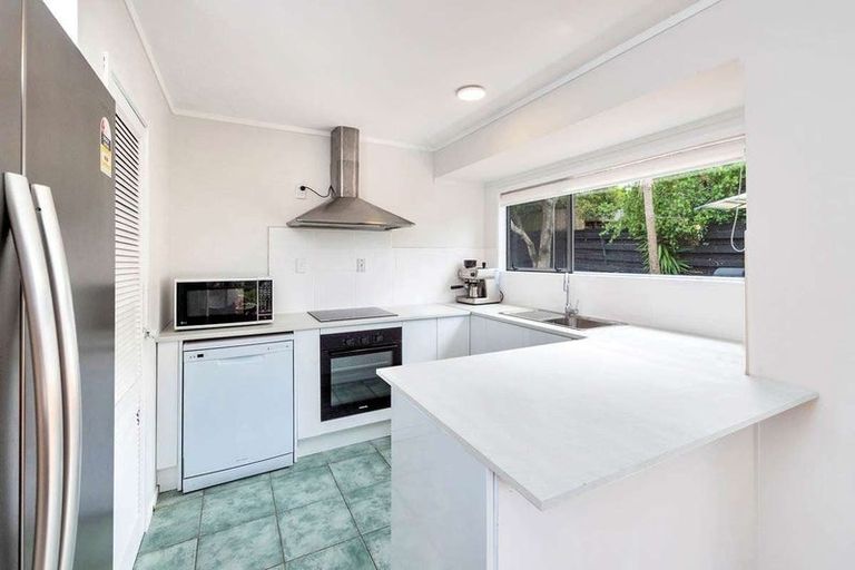 Photo of property in 1/11 Foley Place, Torbay, Auckland, 0632