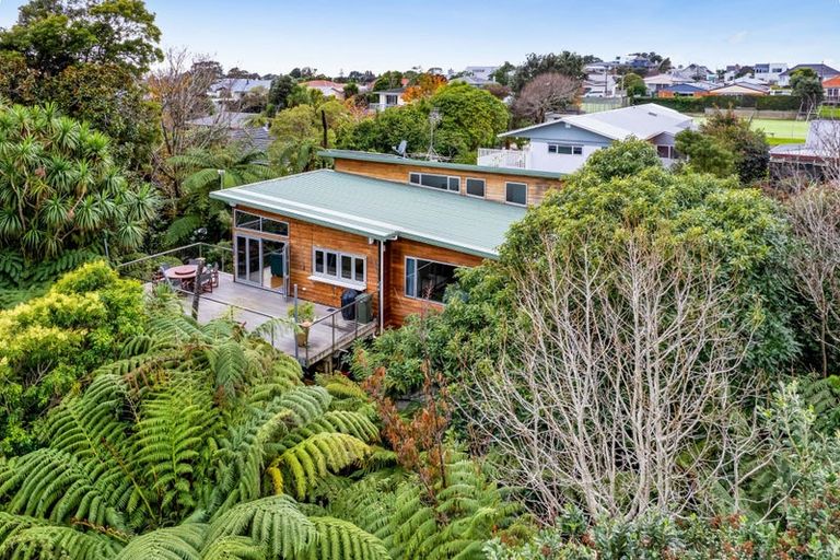 Photo of property in 12 Leatham Avenue, Strandon, New Plymouth, 4312