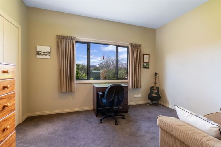 Photo of property in 90 Meadowstone Drive, Wanaka, 9305