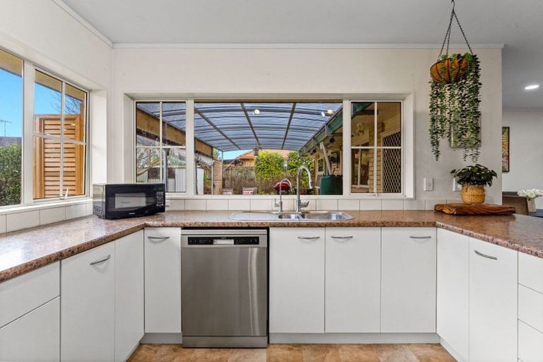 Photo of property in 6 Pono Place, Waiuku, 2123