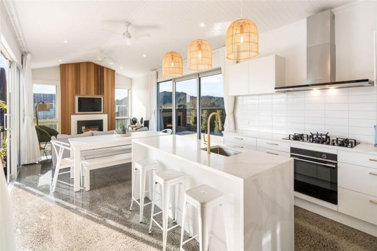 Photo of property in 218 Hamiora Street, Matarangi, 3592