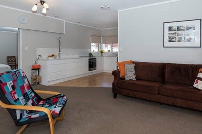 Photo of property in 42a The Esplanade, Eastern Beach, Auckland, 2012