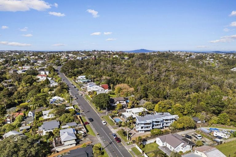 Photo of property in 1/64 Island Bay Road, Beach Haven, Auckland, 0626
