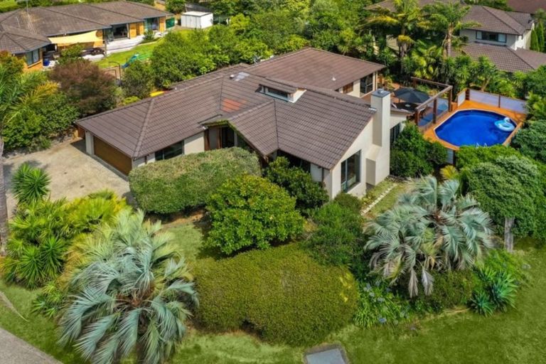 Photo of property in 2 Te Wharau Drive, Greenhithe, Auckland, 0632