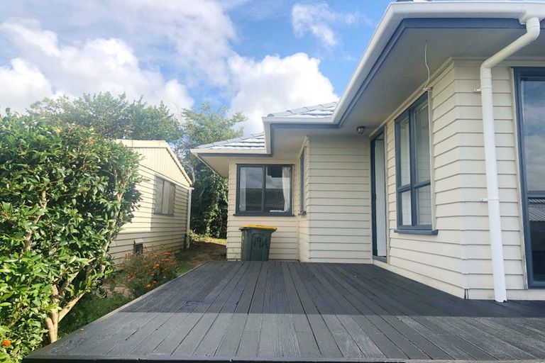 Photo of property in 19 Sabot Place, Massey, Auckland, 0614