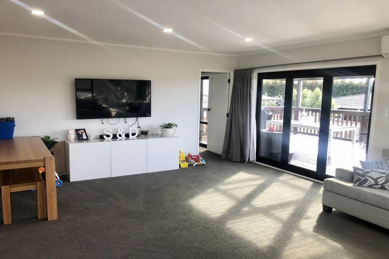 Photo of property in 1/30 Tui Glen Road, Birkenhead, Auckland, 0626