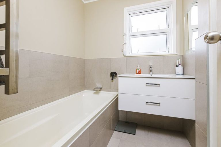 Photo of property in 10 Tatariki Street, Rosehill, Papakura, 2113