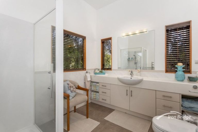 Photo of property in 18 Oakford Park Crescent, Greenhithe, Auckland, 0632