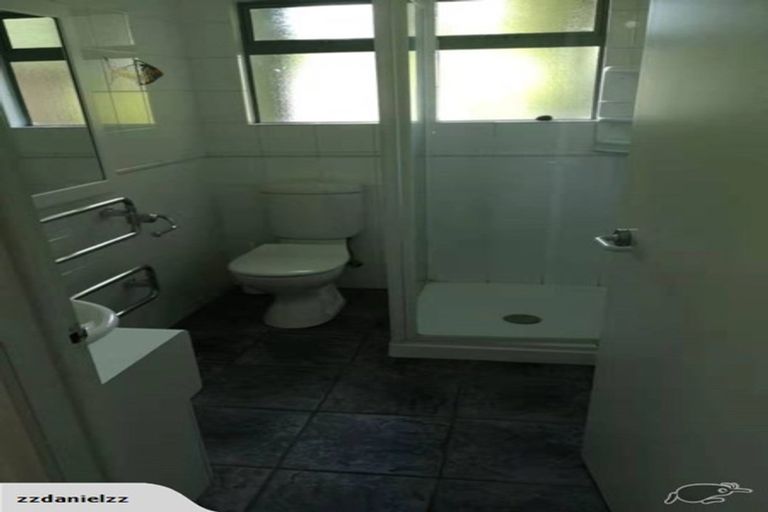 Photo of property in 18 Browns Bay Road, Rothesay Bay, Auckland, 0630