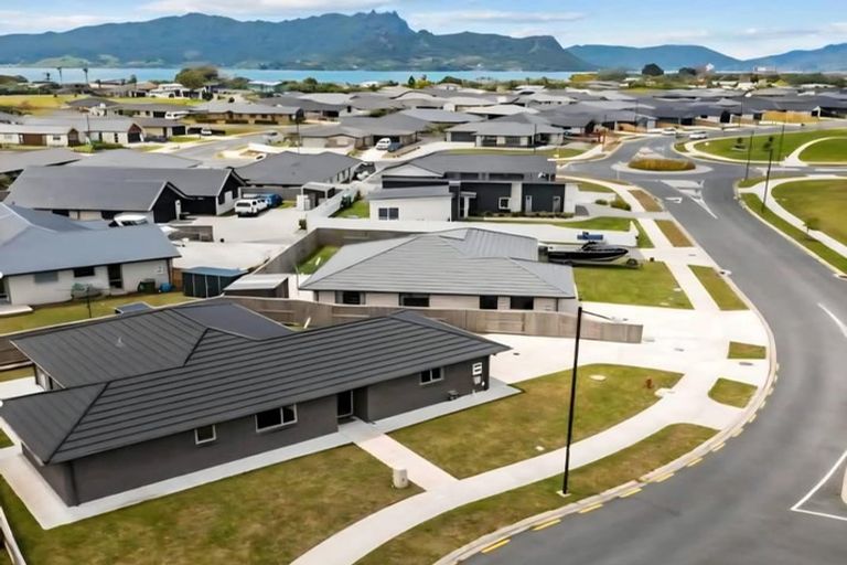 Photo of property in 12 Saint Michaels Crescent, Kelburn, Wellington, 6012