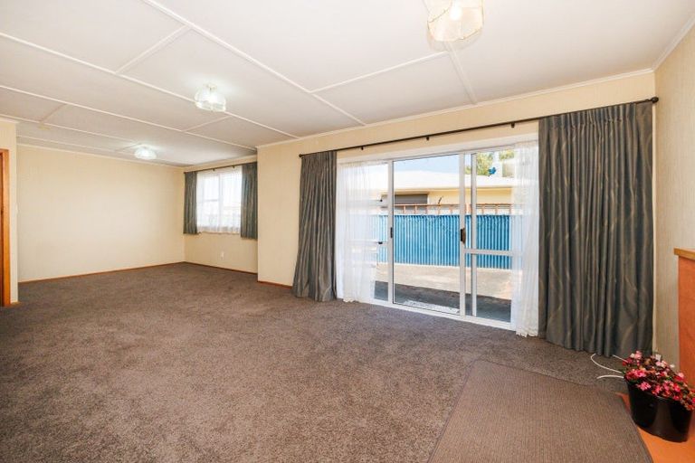 Photo of property in 17 Piper Place, Roslyn, Palmerston North, 4414