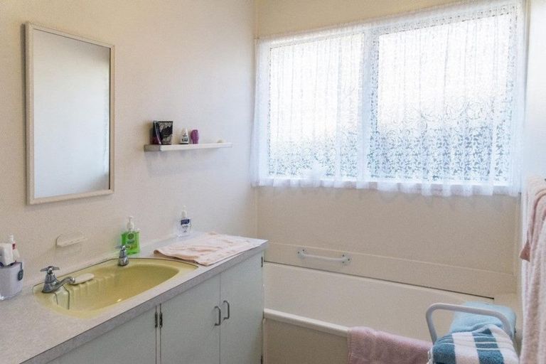 Photo of property in 1/32 Gibbons Road, Weymouth, Auckland, 2103