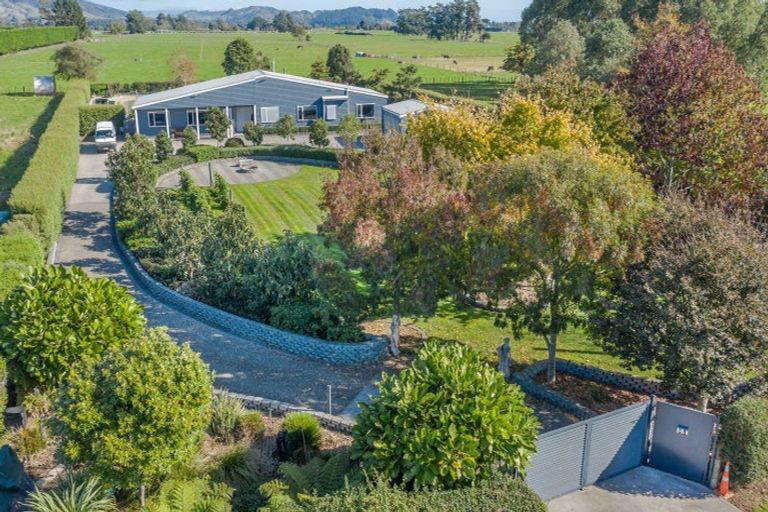 Photo of property in 342a Tararua Road, Levin, 5571