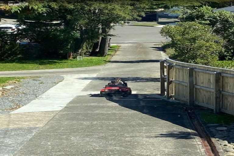 Photo of property in 11 Morgan Place, Tawa, Wellington, 5028