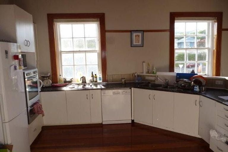 Photo of property in Fire Station Apartments, 54 Northland Road, Northland, Wellington, 6012