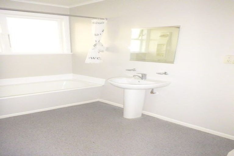 Photo of property in 1/52 Cruickshank Road, Clouston Park, Upper Hutt, 5018