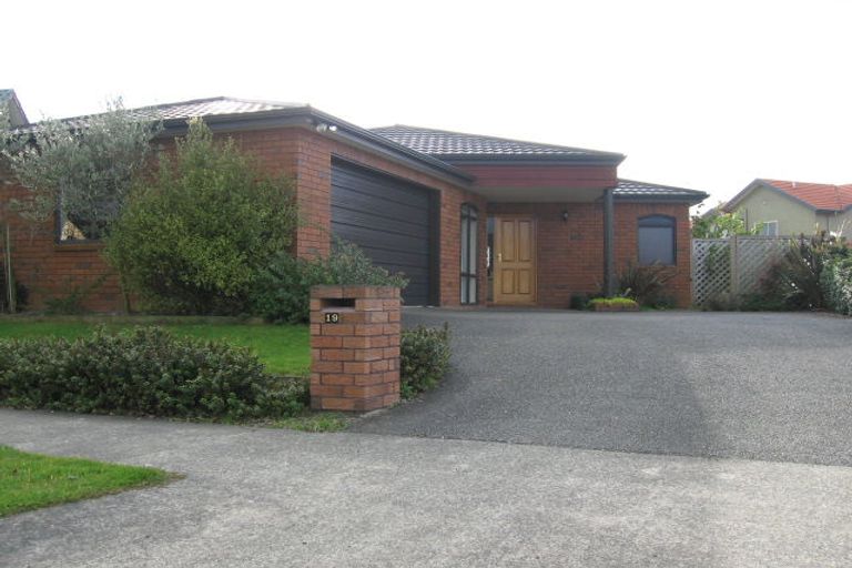 Photo of property in 19 Ruapehu Drive, Fitzherbert, Palmerston North, 4410