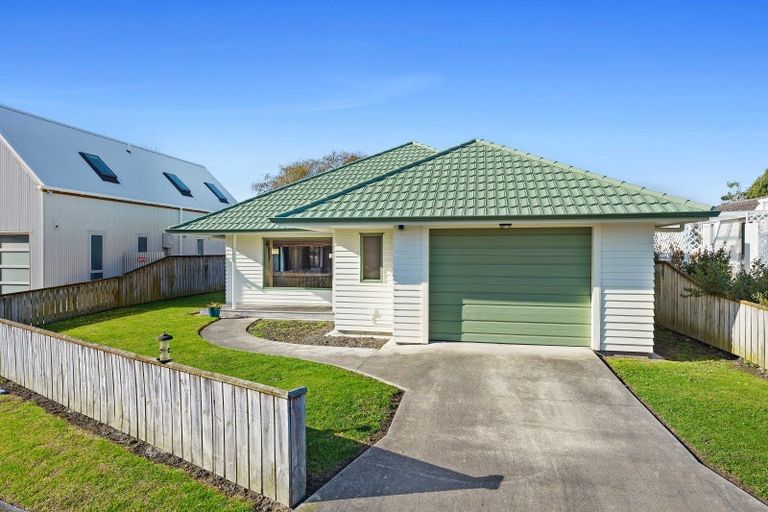 Photo of property in 6 Waihurihia Street, Otaki, 5512