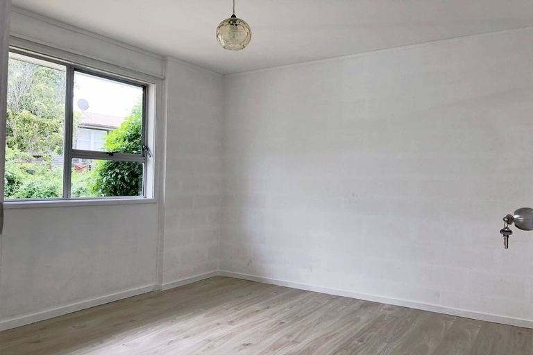 Photo of property in 2/15 Trojan Crescent, New Lynn, Auckland, 0600