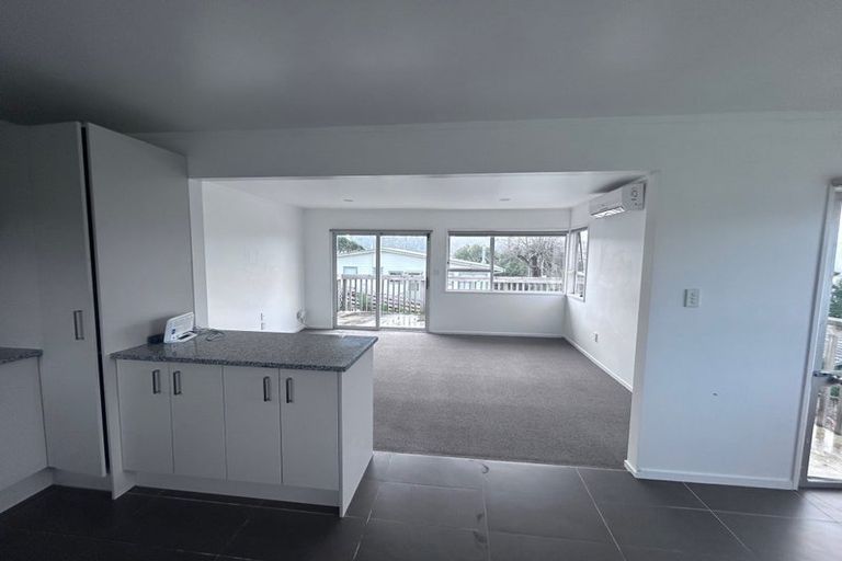 Photo of property in 42 Tamahere Drive, Glenfield, Auckland, 0629