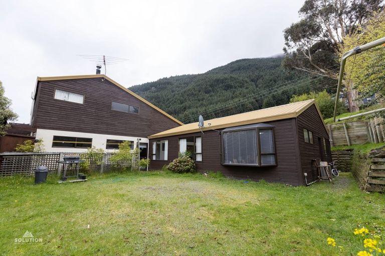 Photo of property in 10 Arawata Terrace, Fernhill, Queenstown, 9300