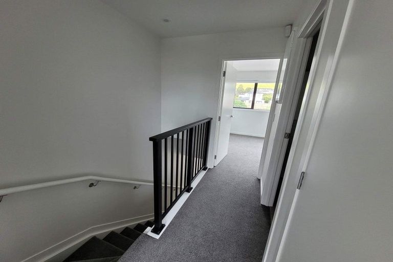 Photo of property in 12 Whakahui Lane, Mangere Bridge, Auckland, 2022
