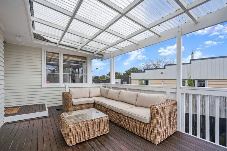 Photo of property in 53 Awaroa Road, Sunnyvale, Auckland, 0612