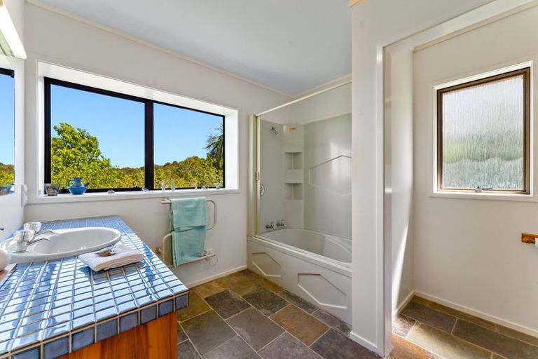 Photo of property in 14 Kotare Place, Sandspit, Warkworth, 0982