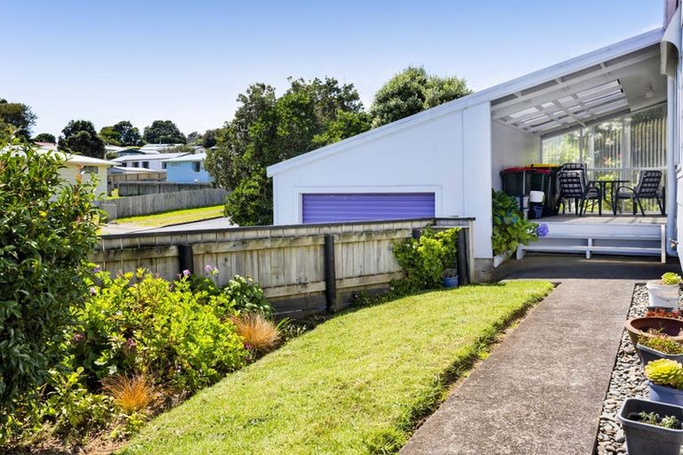 Photo of property in 33 Herekawe Drive, Spotswood, New Plymouth, 4310